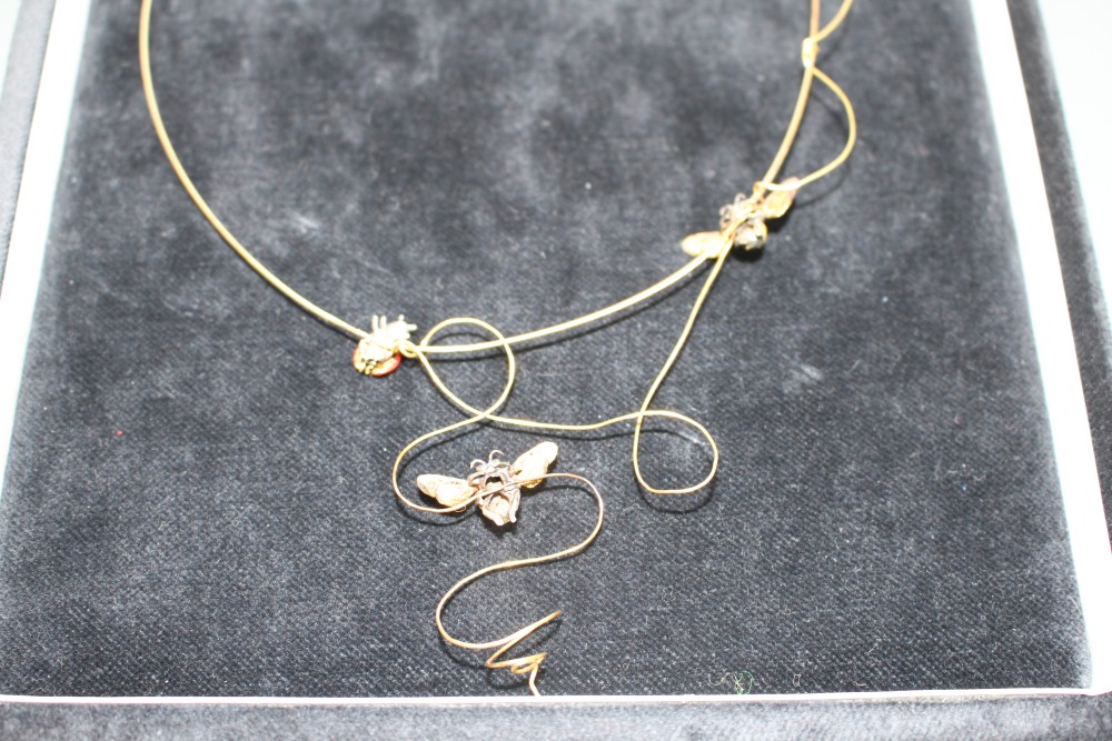 A modern 750 yellow metal ladybird and honeybee necklet, by Fanourakis, approx. 40cm, gross weight 9.5 grams.